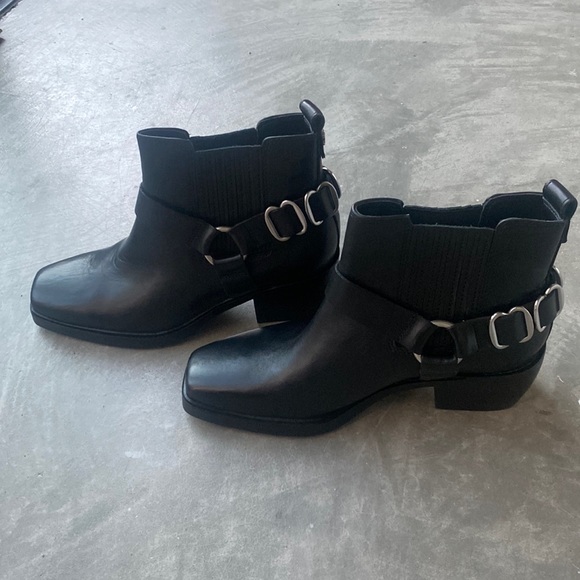 BRAND NEW SAM EDELMAN BOOTIES - Picture 2 of 6